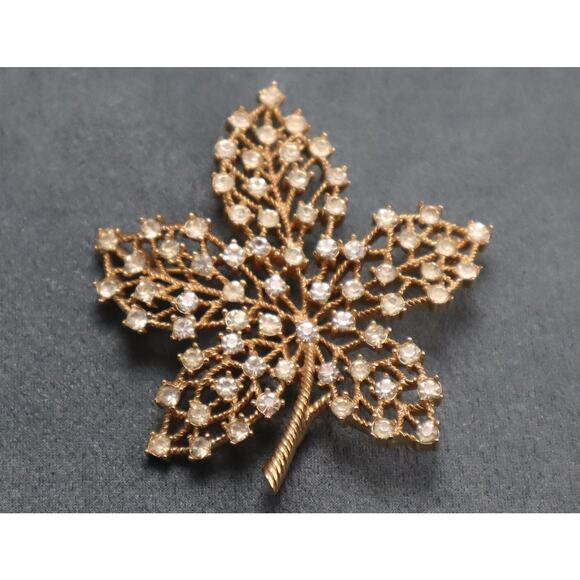 Vintage Crown Trifari Rhinestone Maple Leaf Brooch Pin - Picture 1 of 6